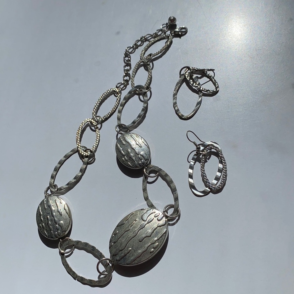 Set of costume jewelry silver look necklace and earrings